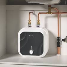 Compact undersink water heater with copper pipework